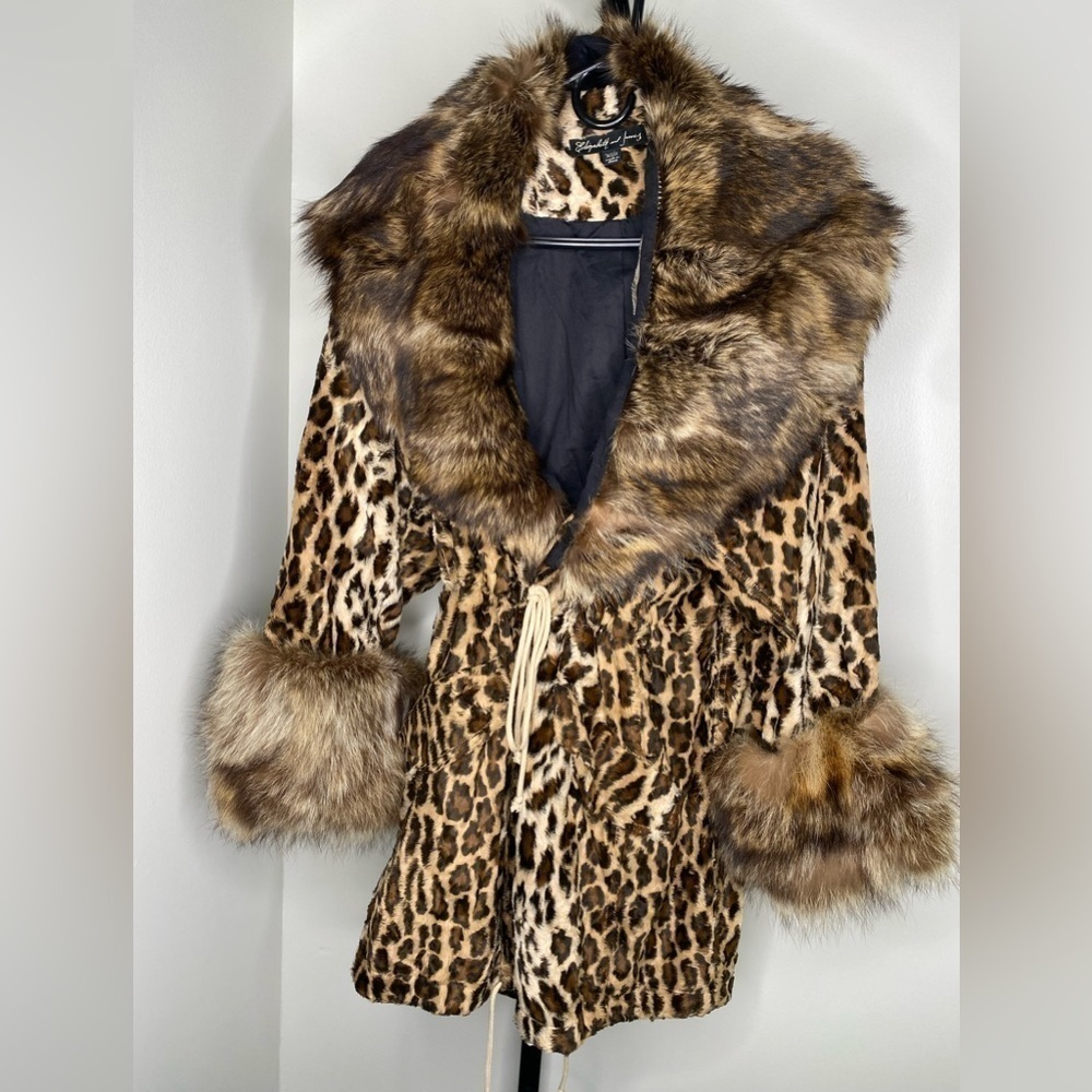 Elizabeth and James Fur Coat with Detachable Collar 🌟